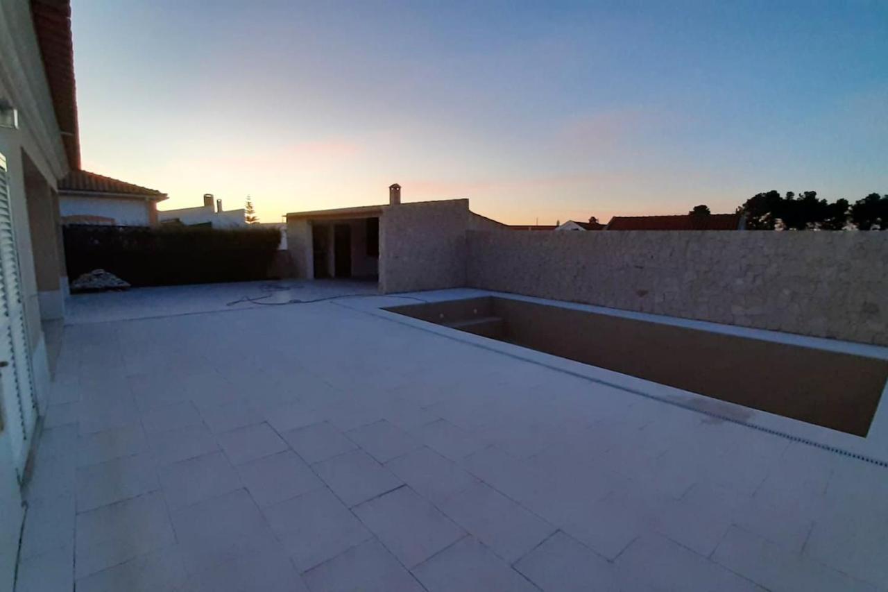Spacious House In Aldeia Dos Pinheiros With Pool Azeitao Exterior photo